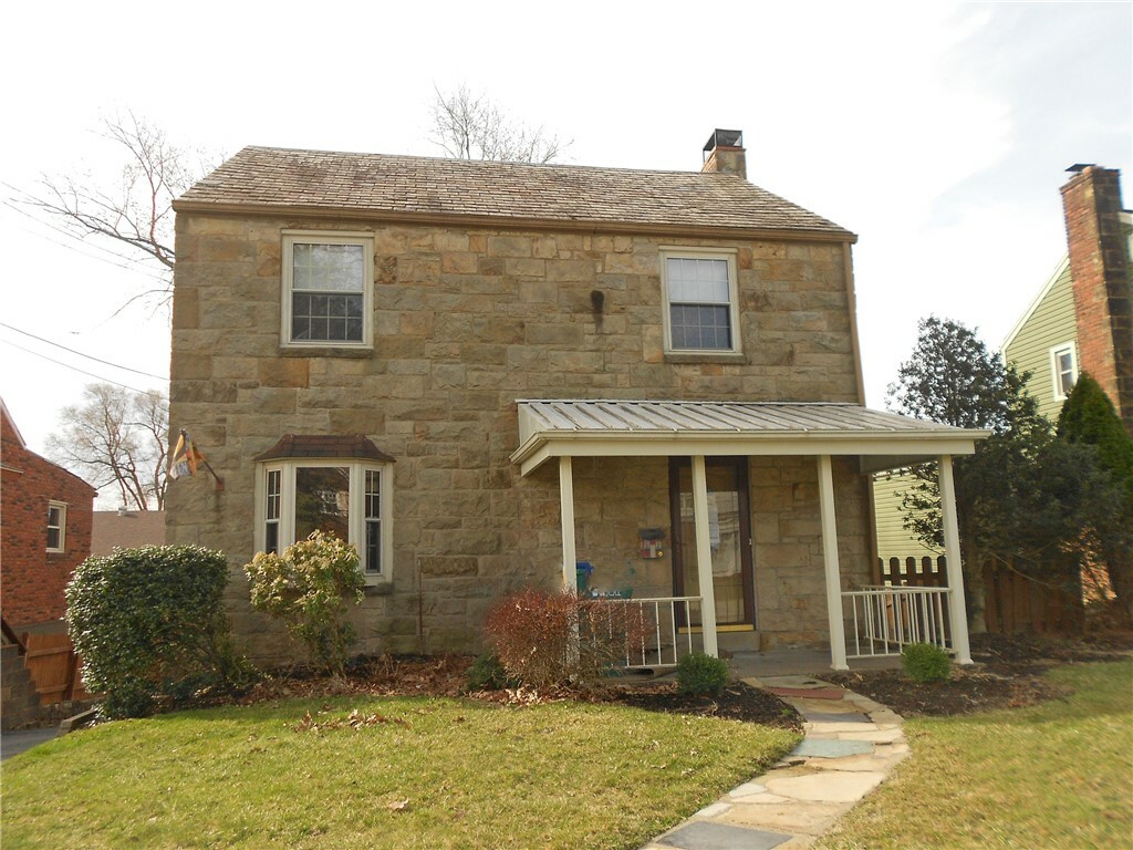 Property Photo: 552 Crestline Dr PA 15234