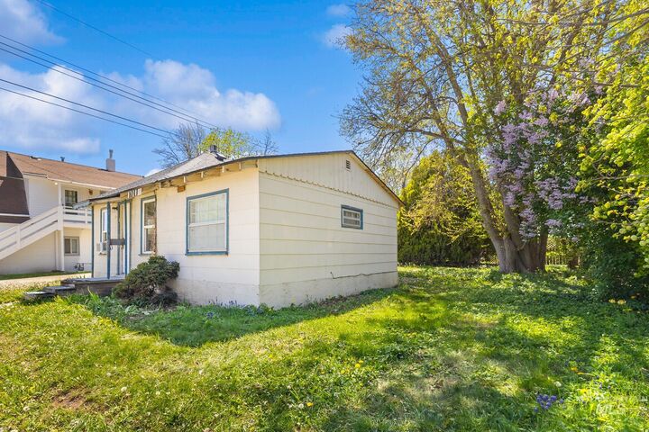 Property Photo: 1011 9th St ID 83651