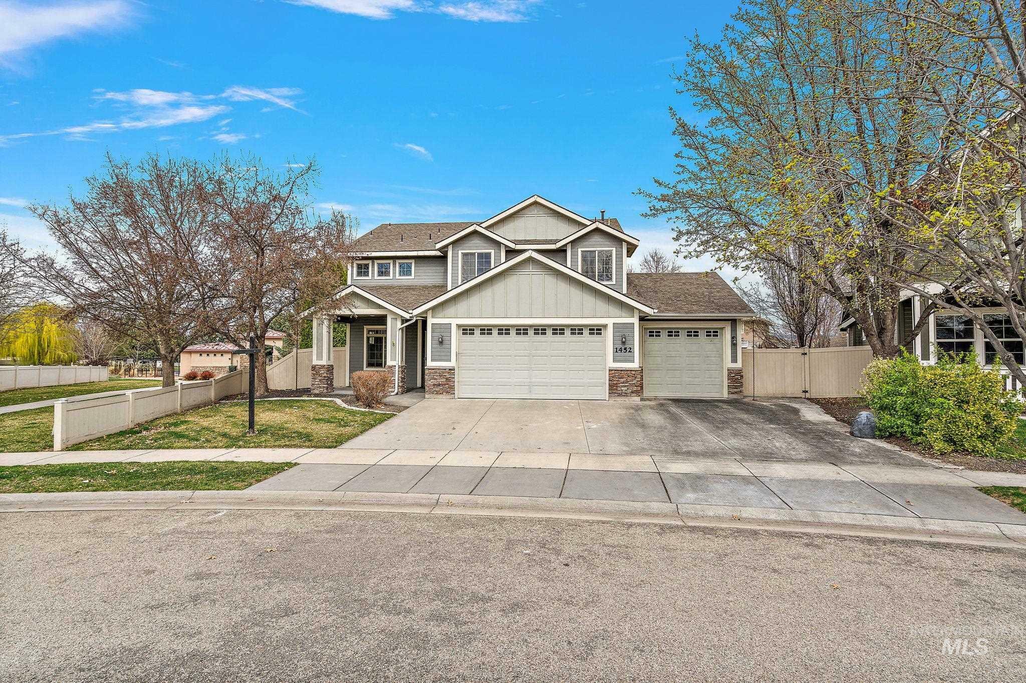 Property Photo: 1452 E Pistioa ID 83642
