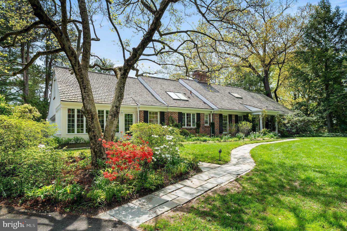 Property Photo: 520 W Mermaid Lane PA 19118