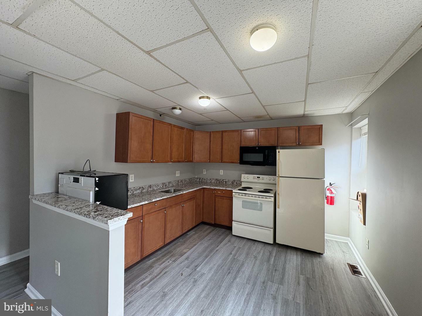 Property Photo: 80 Alden Ave Unit #2 NJ 08554