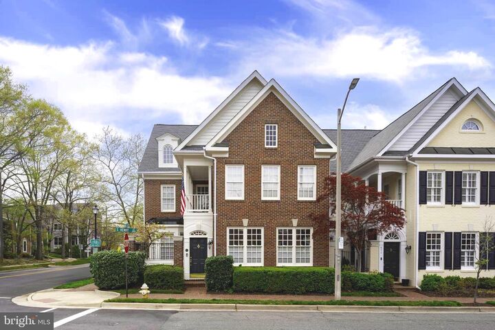 413 S Henry Street  Alexandria VA 22314 photo