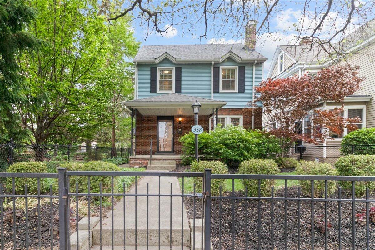 Property Photo: 338 E Deshler Avenue OH 43206