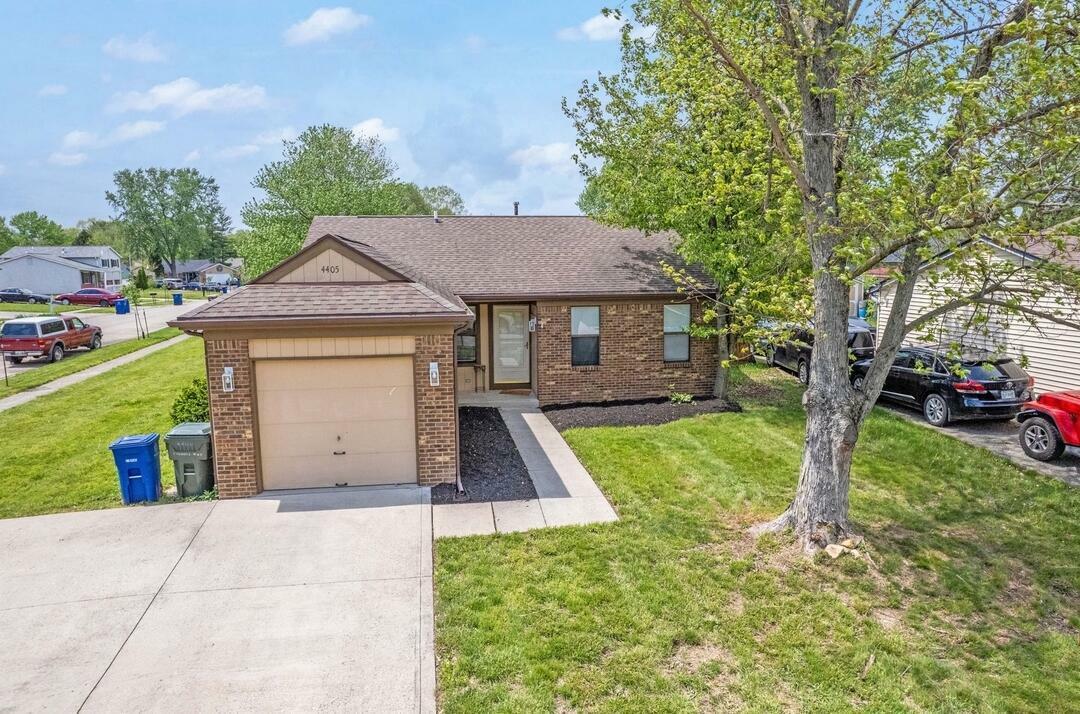 Property Photo: 4405 Trindel Way OH 43231