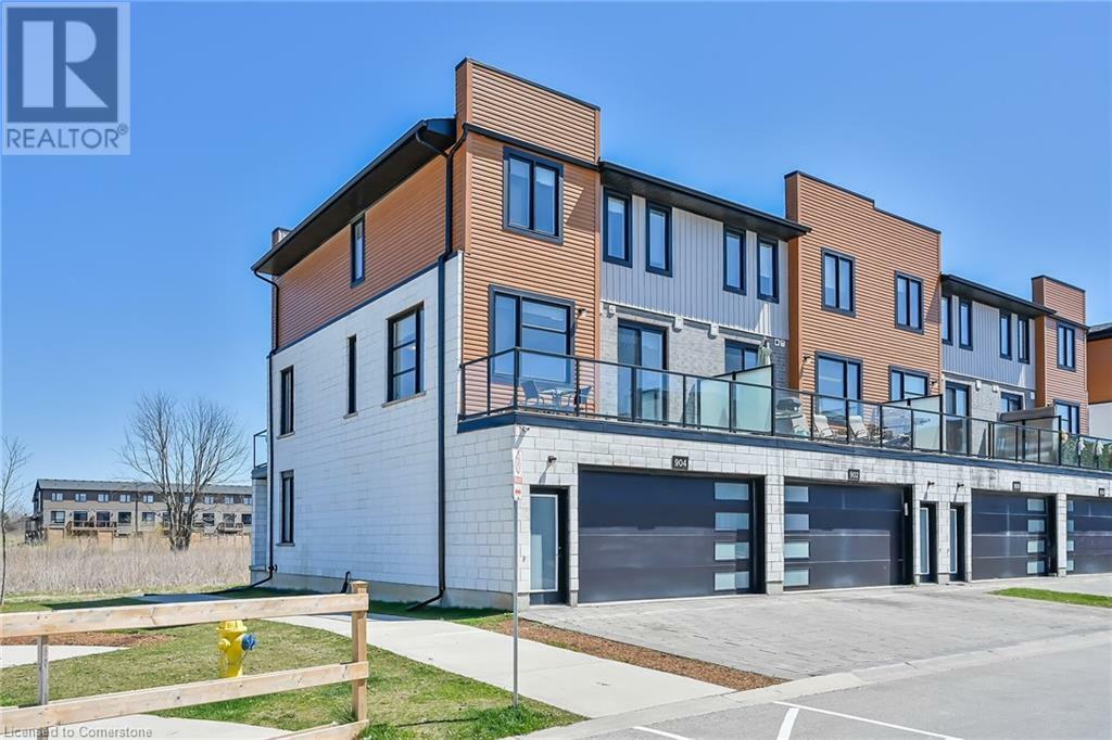 Property Photo: 904 West Village Square ON N6H 0J7