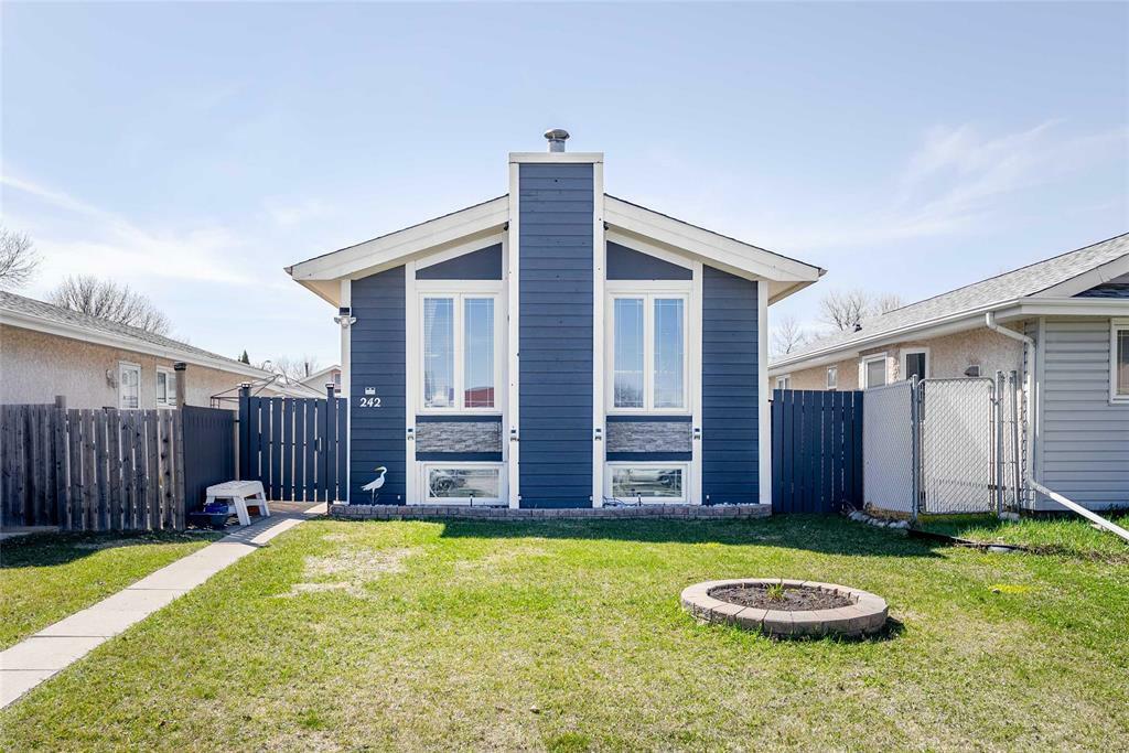 Property Photo: 242 Mandalay Drive MB R2P 1K2