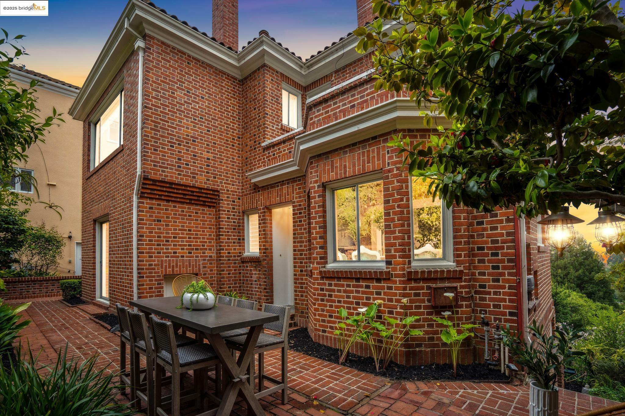 Property Photo:  80 Oak Ridge Rd  CA 94705 