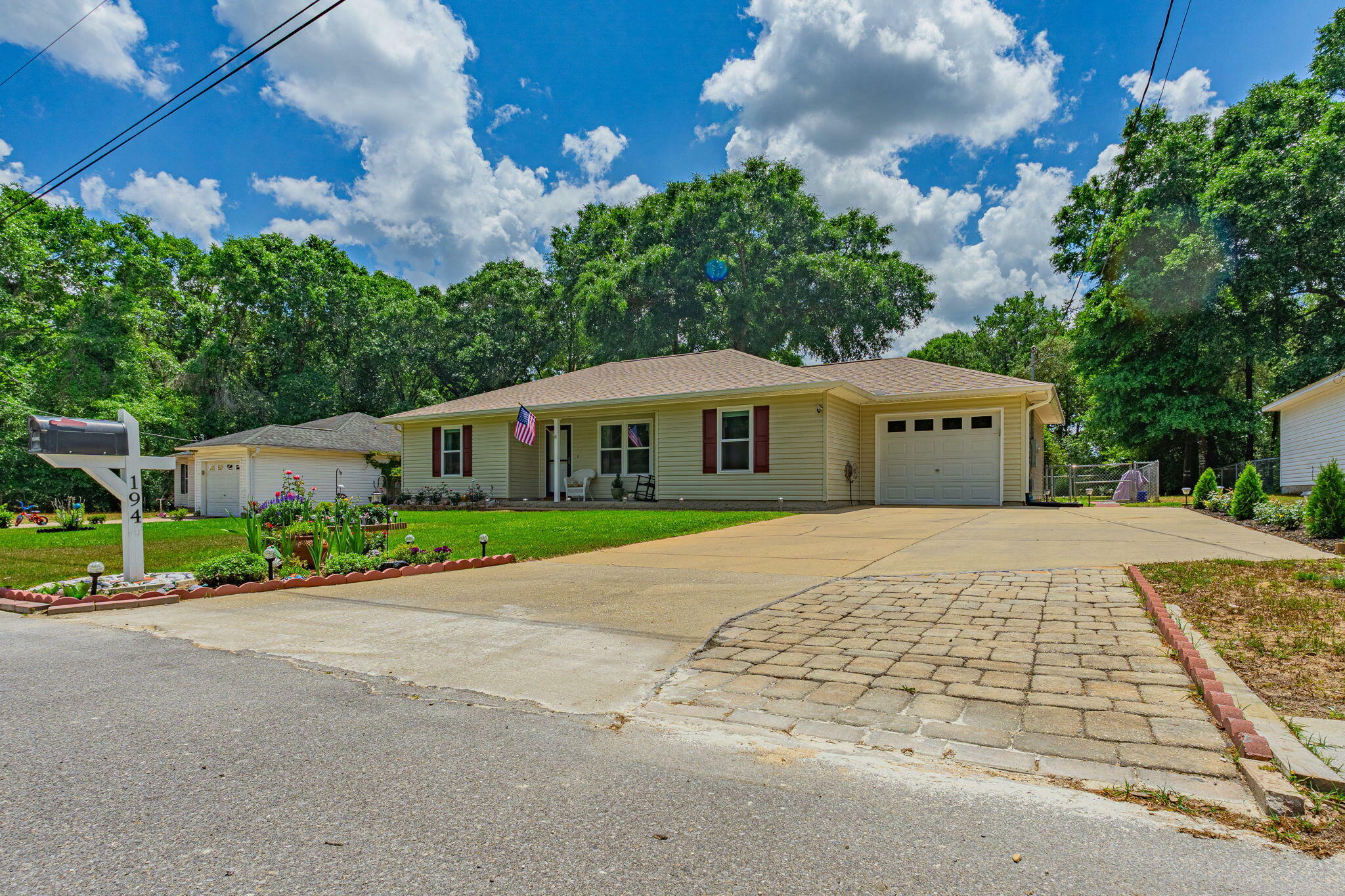 Property Photo: 194 Mary Lane FL 32536