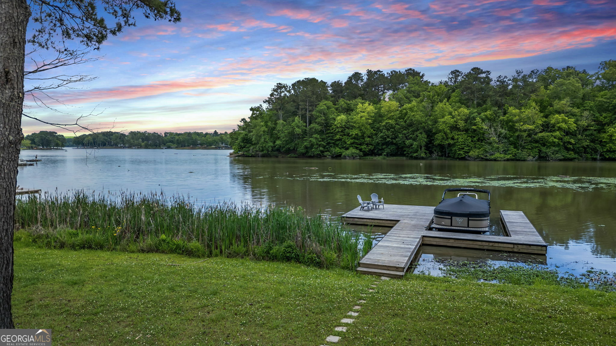 Property Photo: 1001 Sugar Hill Way GA 30625