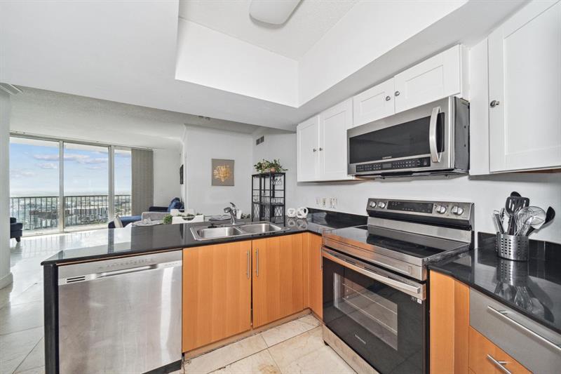 Property Photo: 1750 N Bayshore Dr 4315 FL 33132