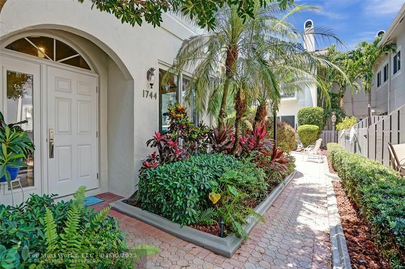 Property Photo: 1744 NE 9th St FL 33304