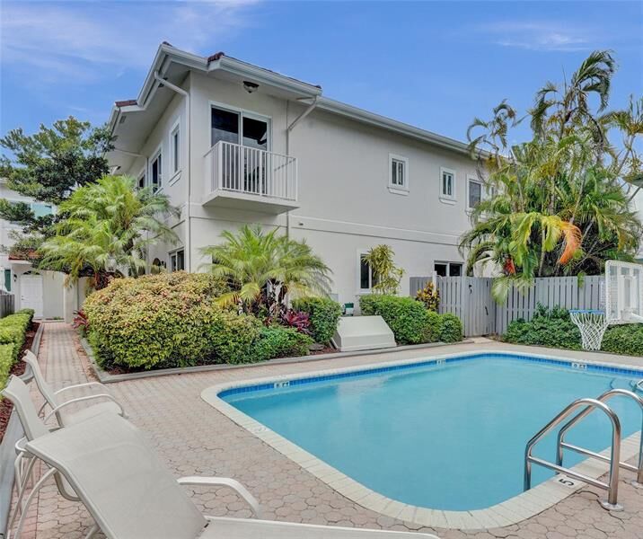 Property Photo:  1744 NE 9th St  FL 33304 