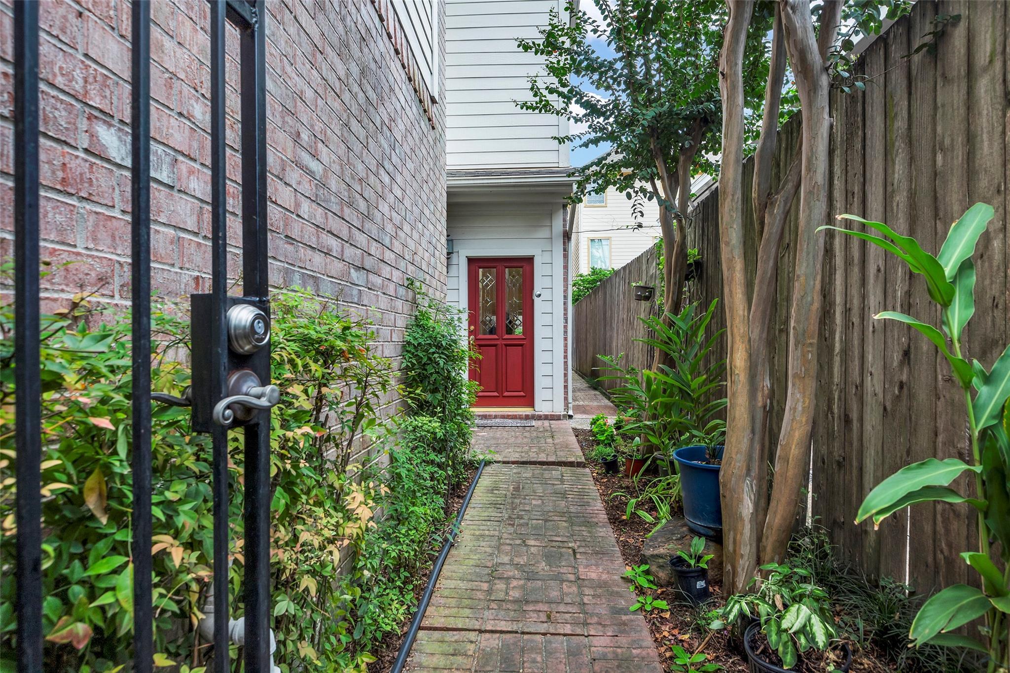 Property Photo: 1202 Joe Annie Street TX 77019
