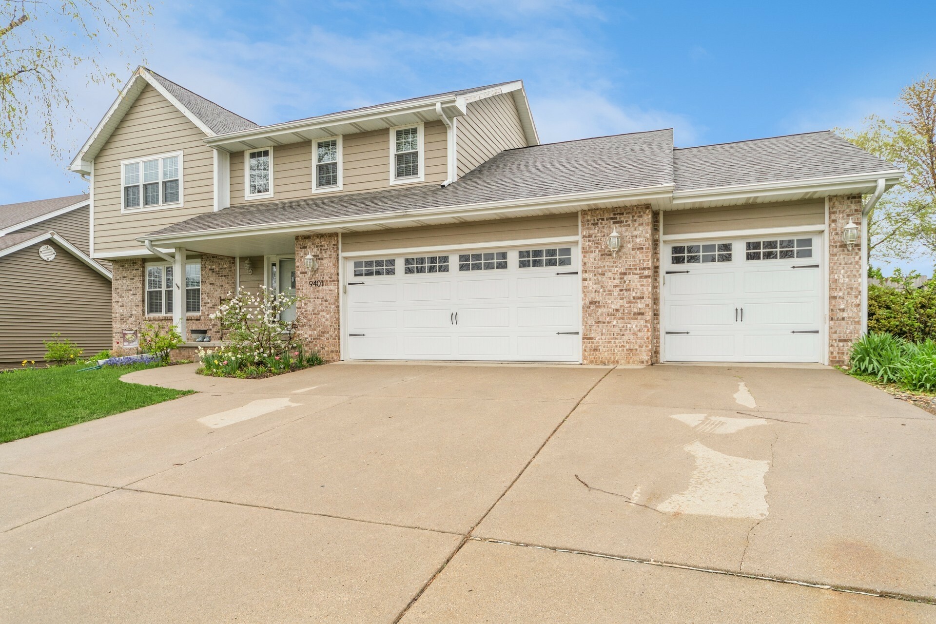 Property Photo: 9401 Hickory Drive IA 50322