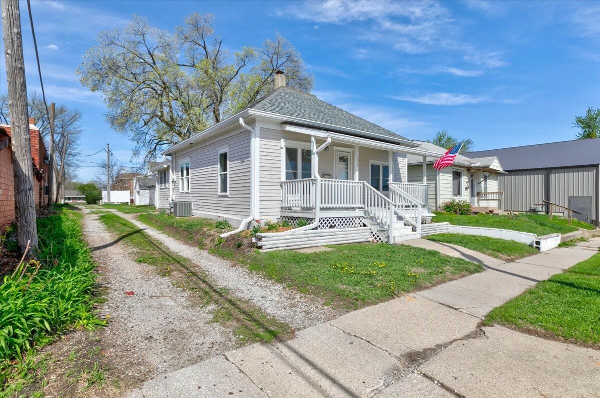 Property Photo: 108 SE Main Street IA 50156
