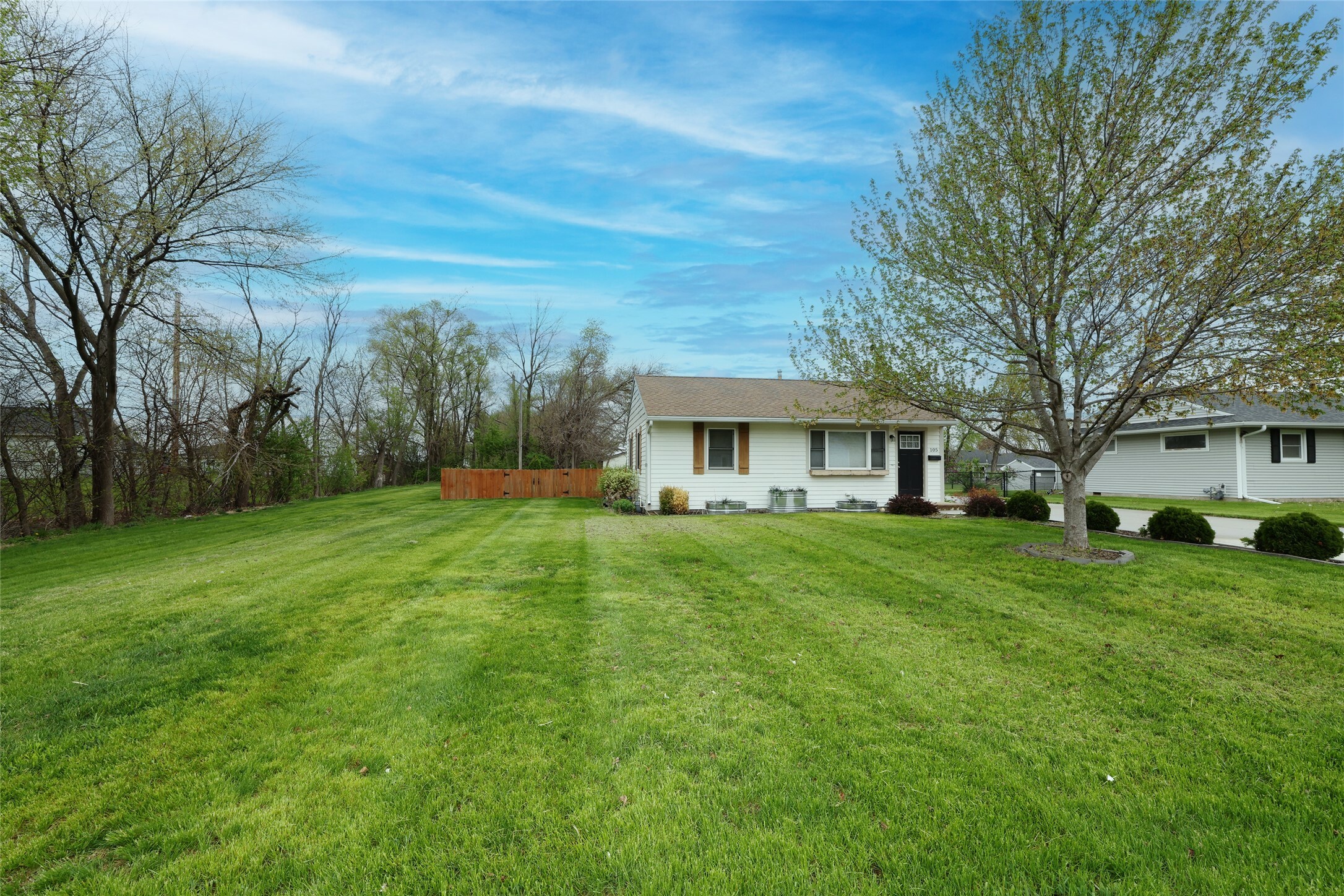 Property Photo: 105 W 22nd Street IA 50156