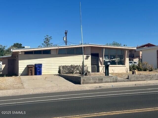 Property Photo:  1735 E Madrid Avenue  NM 88001 