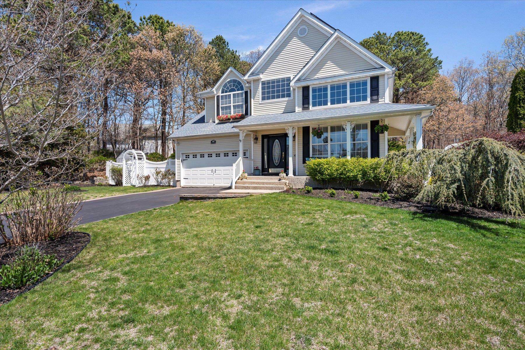Property Photo: 40 Shadyview Crossing NY 11949