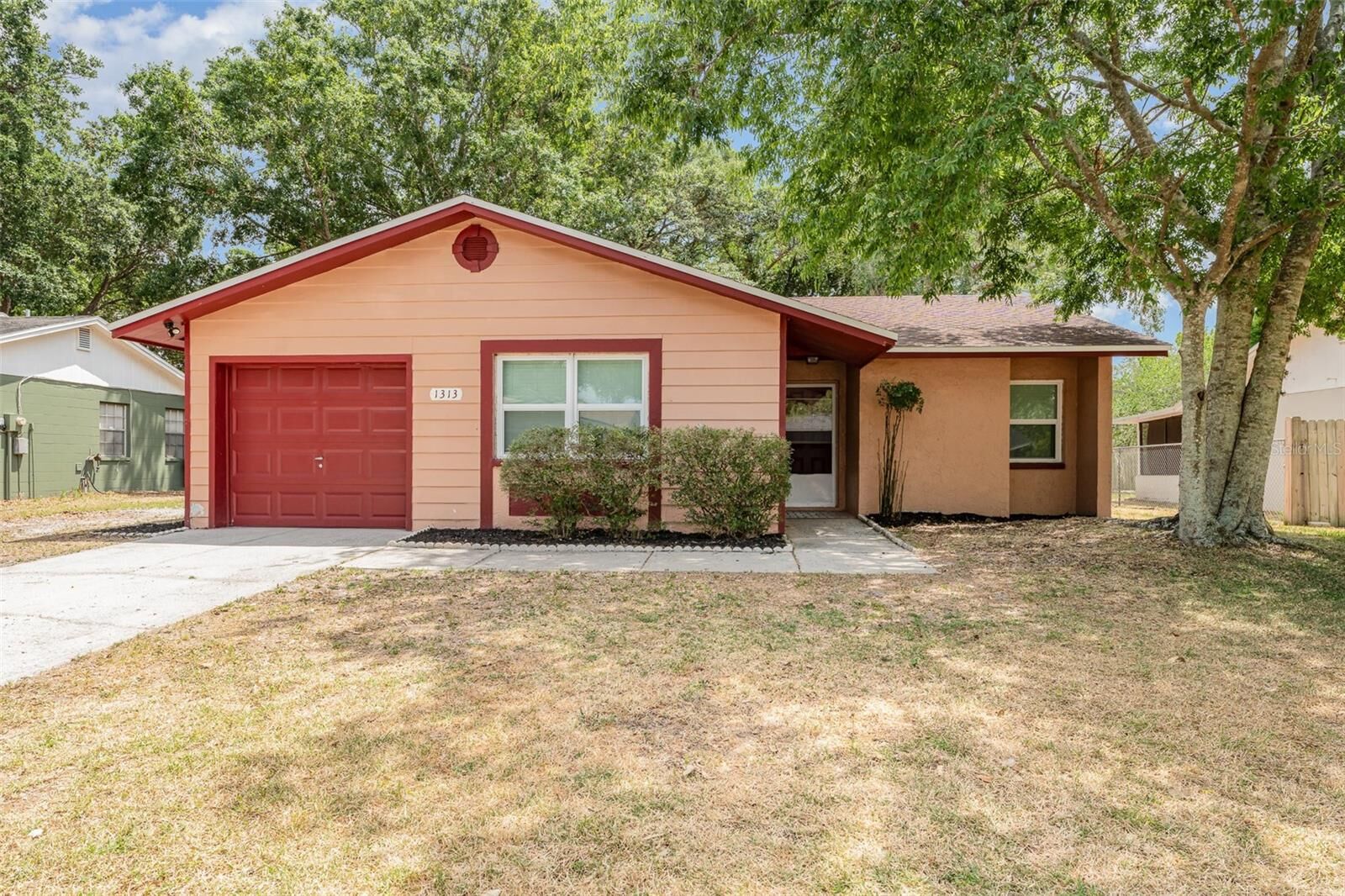 Property Photo:  1313 Periwinkle Court  FL 33811 