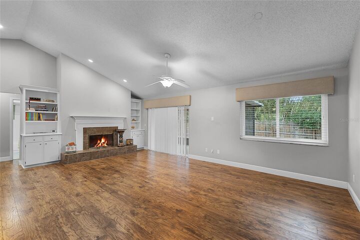 Property Photo:  314 E Bonnie Trail  FL 32750 