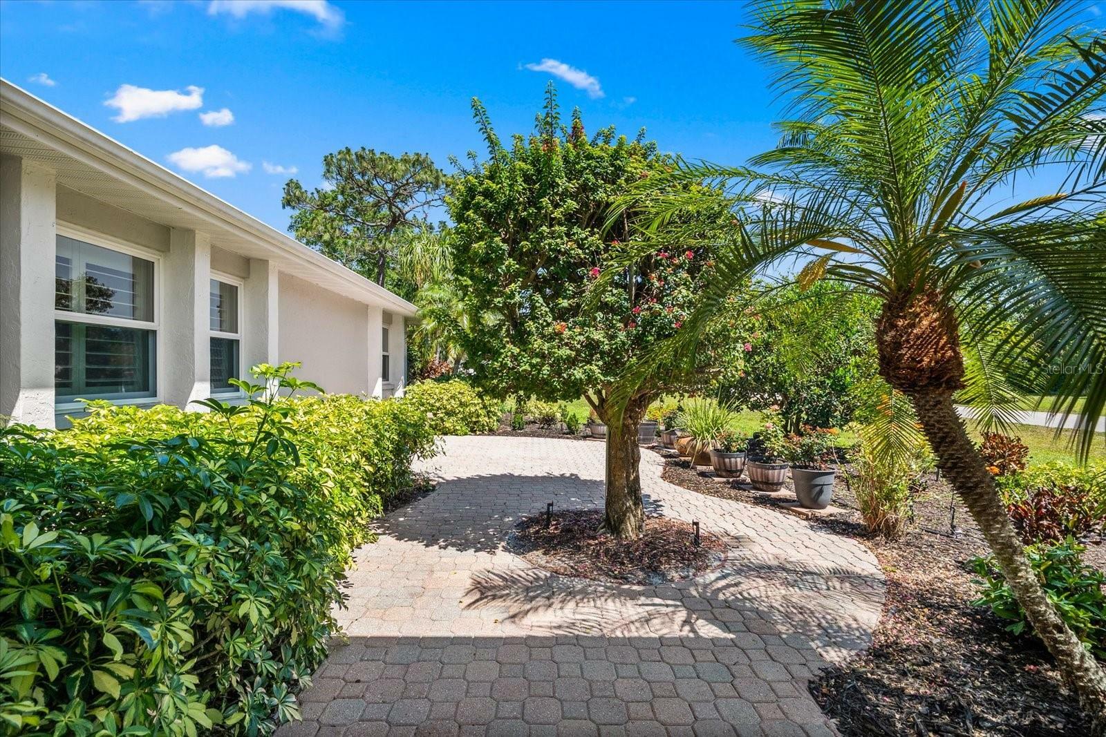 Property Photo: 5603 Ravenwood Drive FL 34243