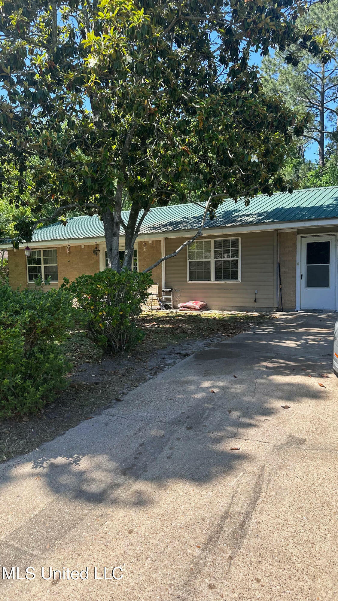 Property Photo: 1716 Courtney Drive MS 39553