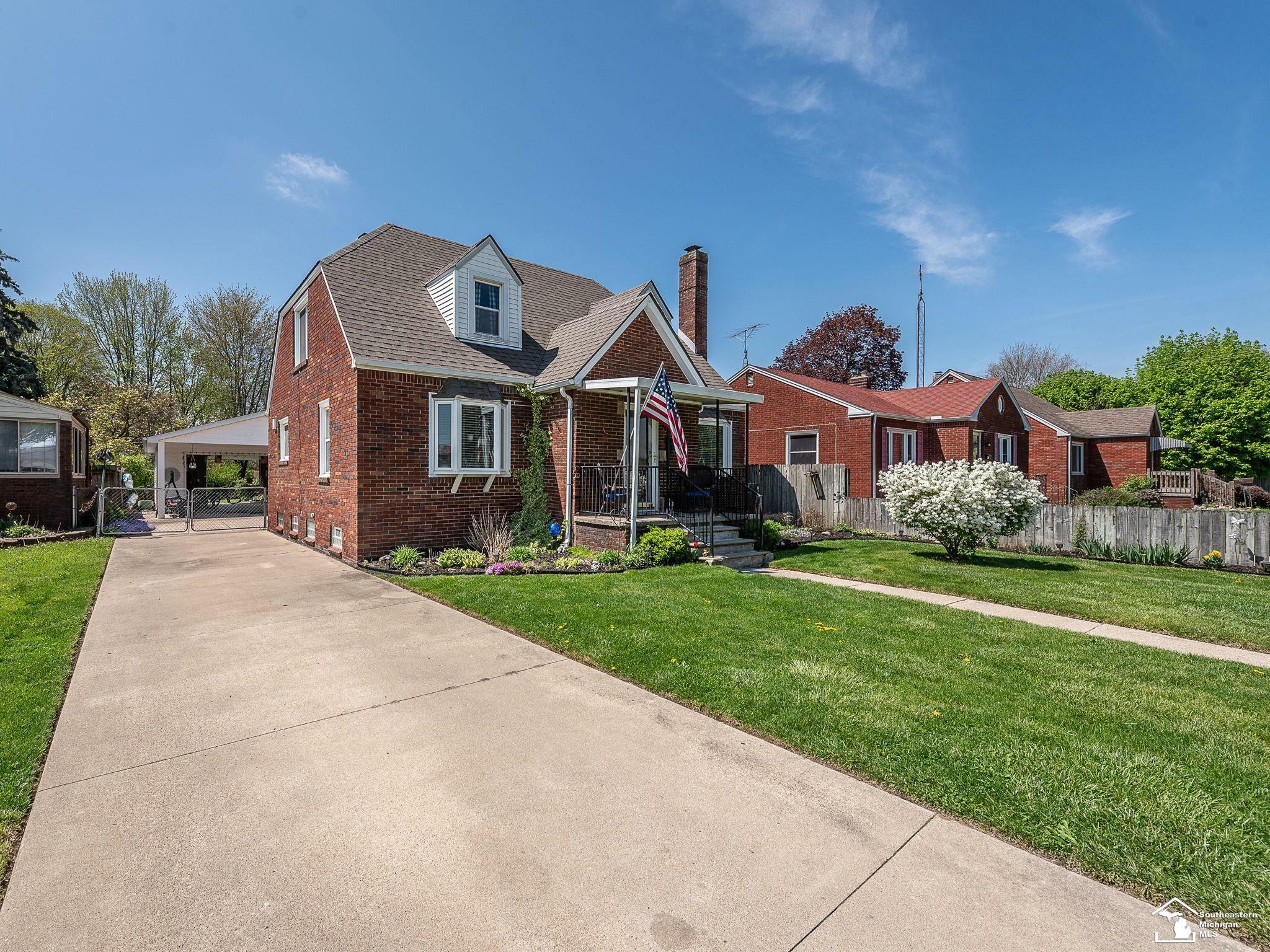Property Photo: 814 E Front Street MI 48161