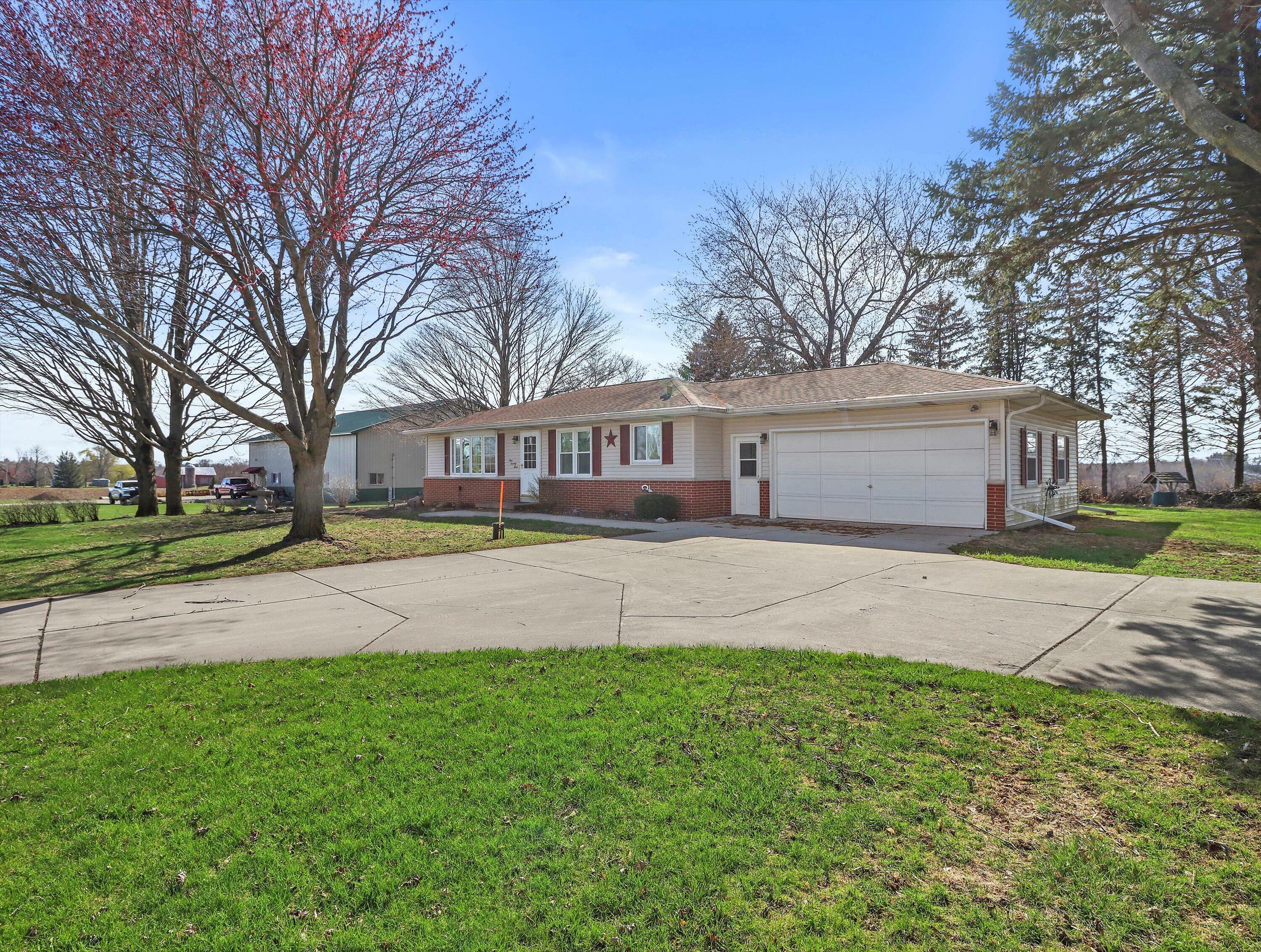 Property Photo: 973 N Dewey Ave WI 53549