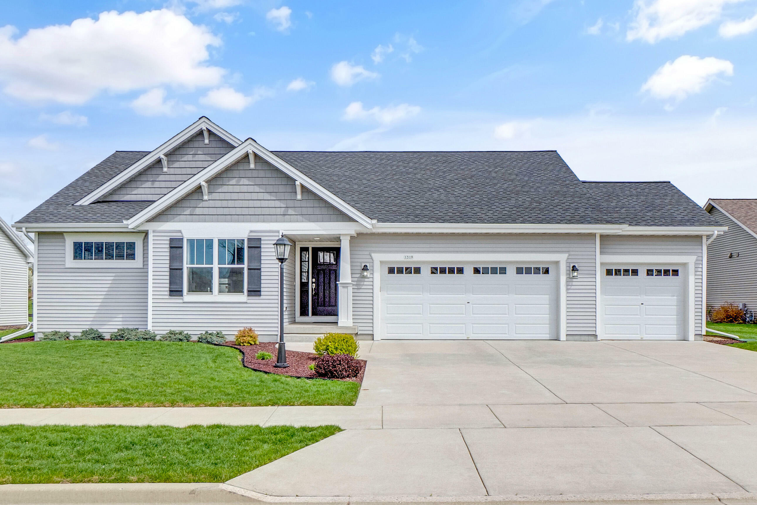 1319 Shoal Ridge Rd  Oconomowoc WI 53066 photo