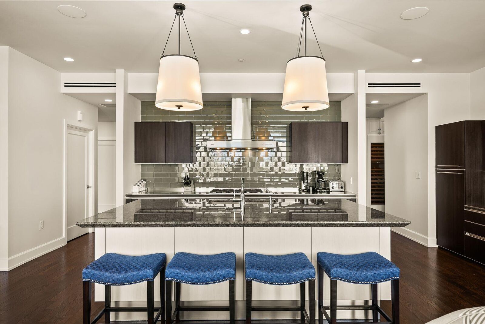 Property Photo: 825 N Prospect Ave 401 WI 53202