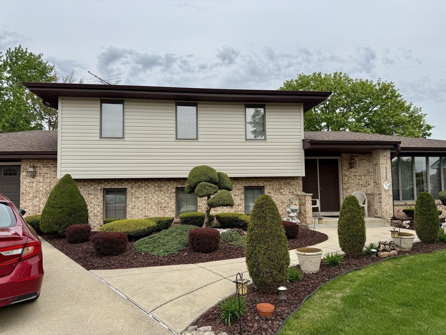 Property Photo: 6338 Parkwood Court IL 60452