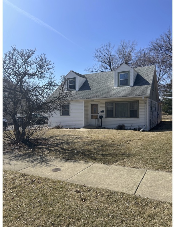 Property Photo: 744 N Ridge Avenue IL 60148