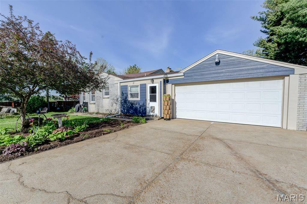 Property Photo: 1712 Dyer Avenue MO 63114
