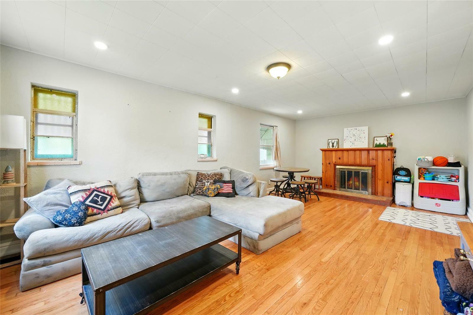 Property Photo: 6211 Bixby Avenue MO 63123