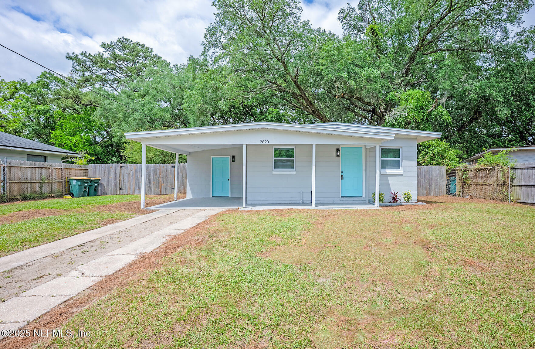Property Photo: 2820 Parr Court W FL 32216