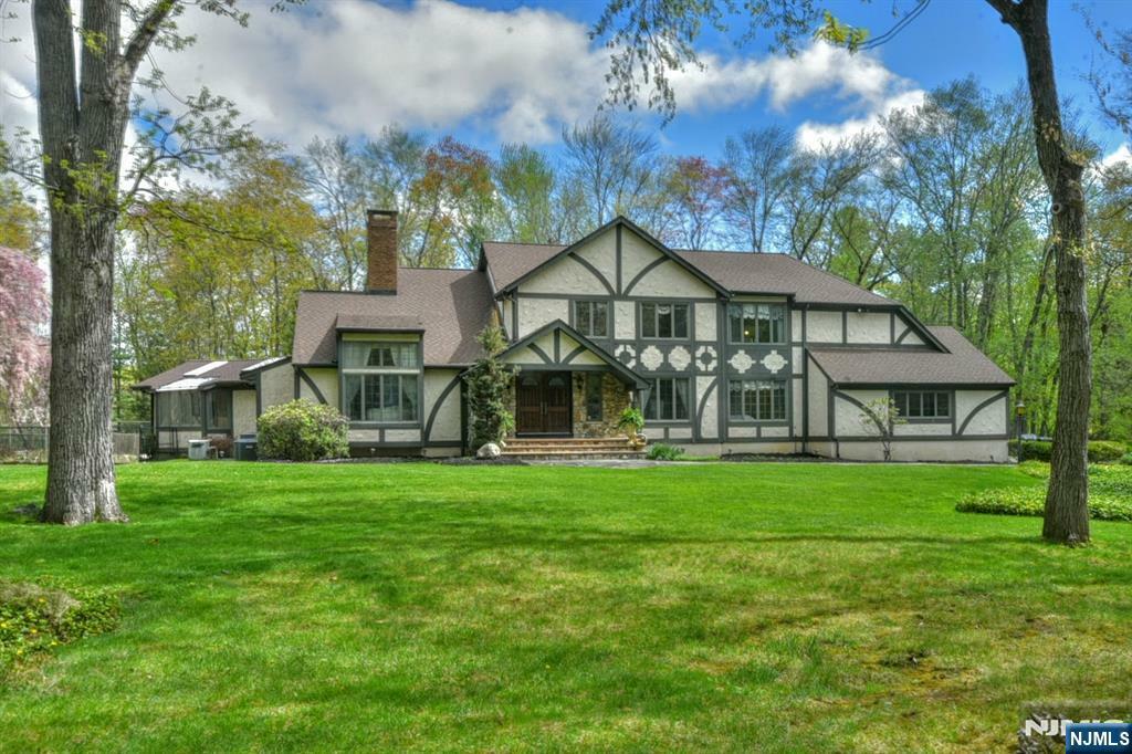 40 Mohegan Trail  Saddle River NJ 07458 photo
