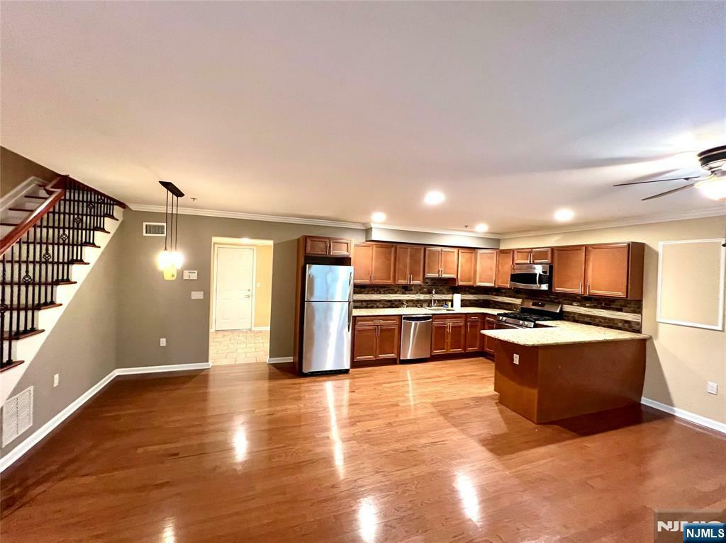 Property Photo:  10 Terrace Avenue 9  NJ 07604 