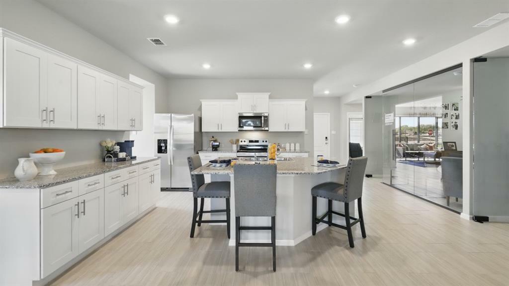 Property Photo: 1020 Lime Cove Drive TX 76131