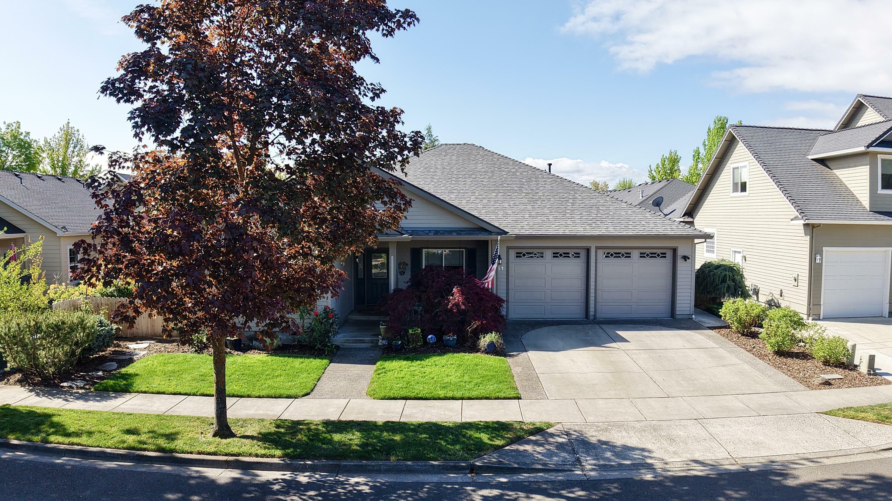 Property Photo: 761 Griffin Oaks Drive OR 97502