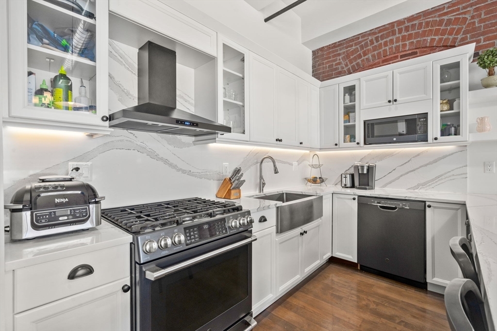 Property Photo: 21 Wormwood St 201 MA 02210