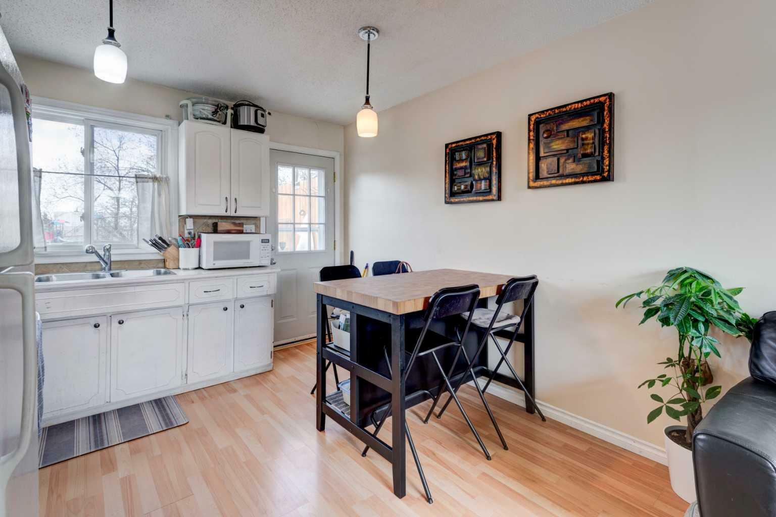 Photo de la propriété: 1107 52A Street SE AB T2A 1V2