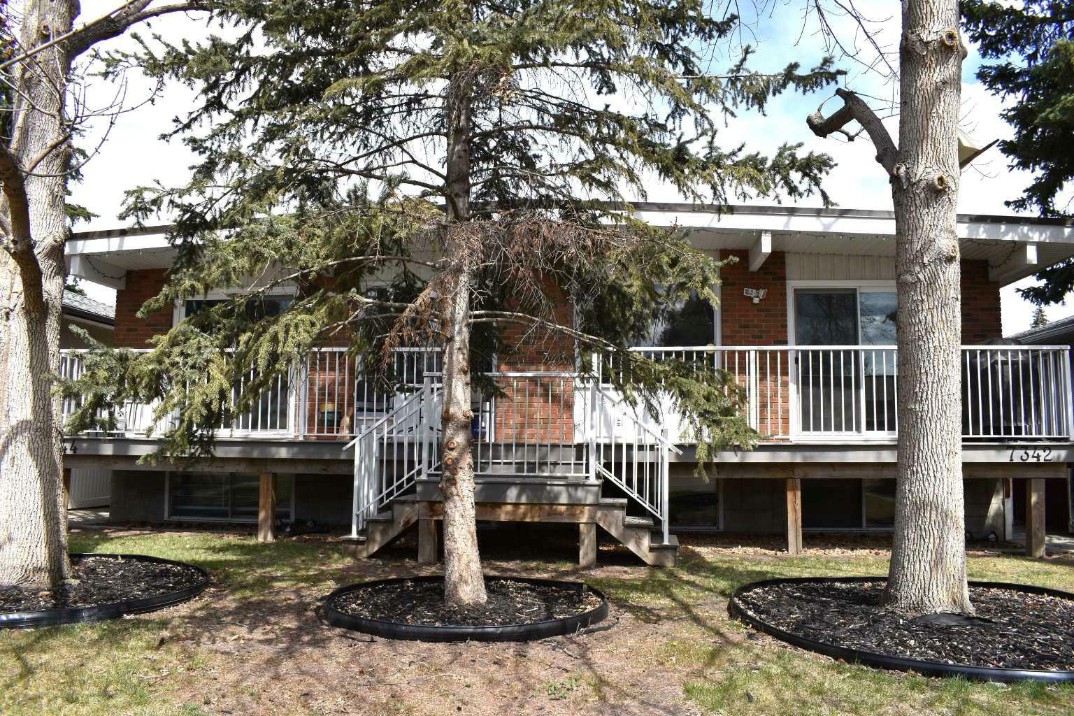 Photo de la propriété: 7344 &Amp 7342 35 Avenue NW AB T3B 1T3