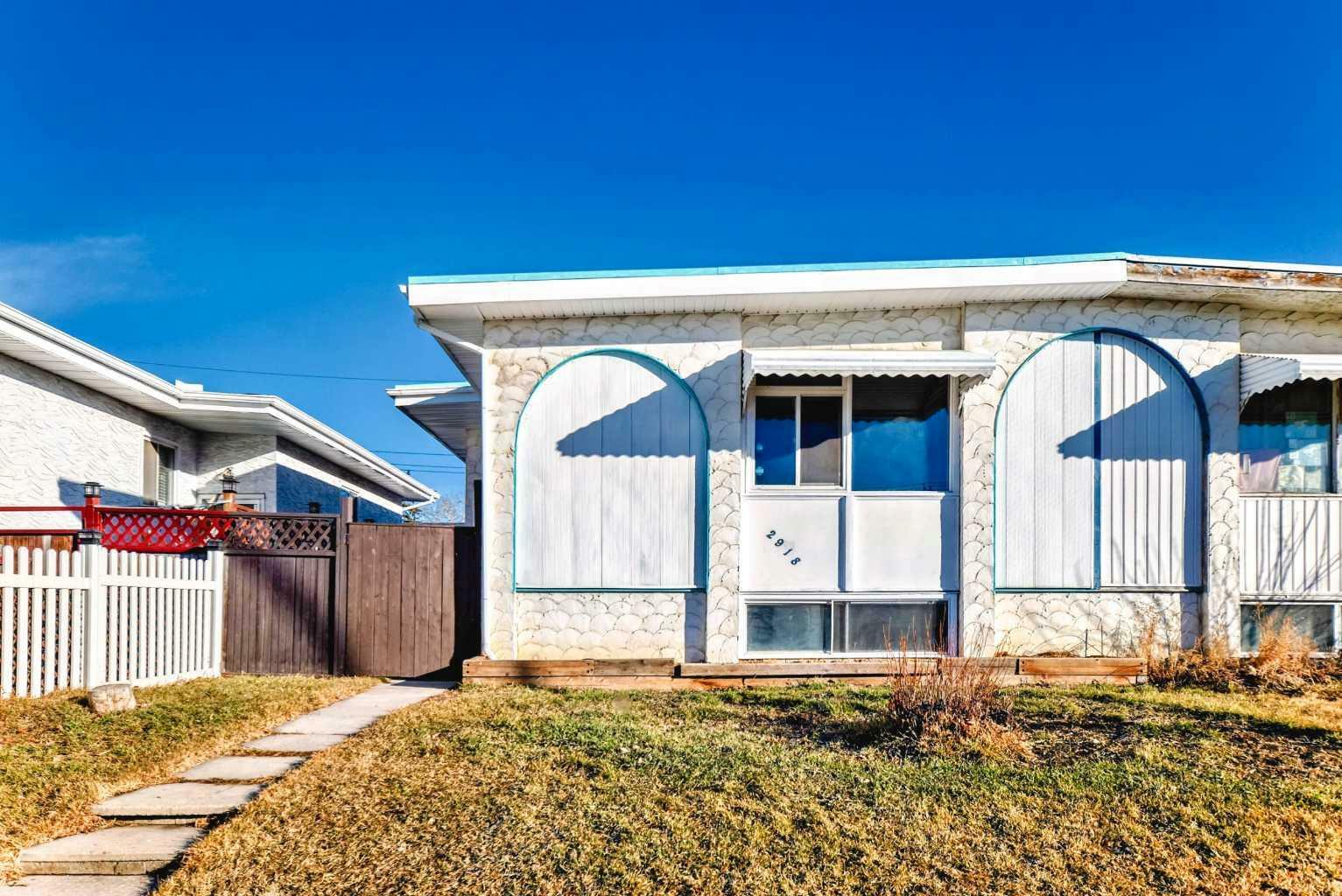 Property Photo: 2918 Doverville Crescent SE AB T2B 1T9