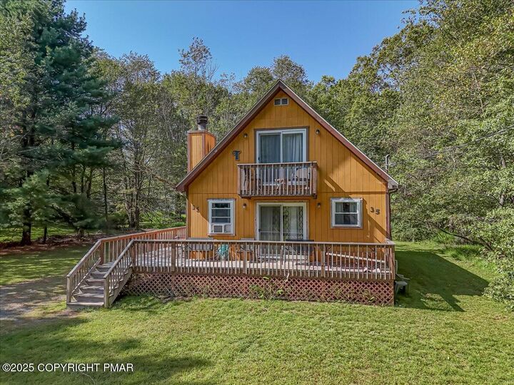 Property Photo:  35 Tennyson Circle  PA 18210 