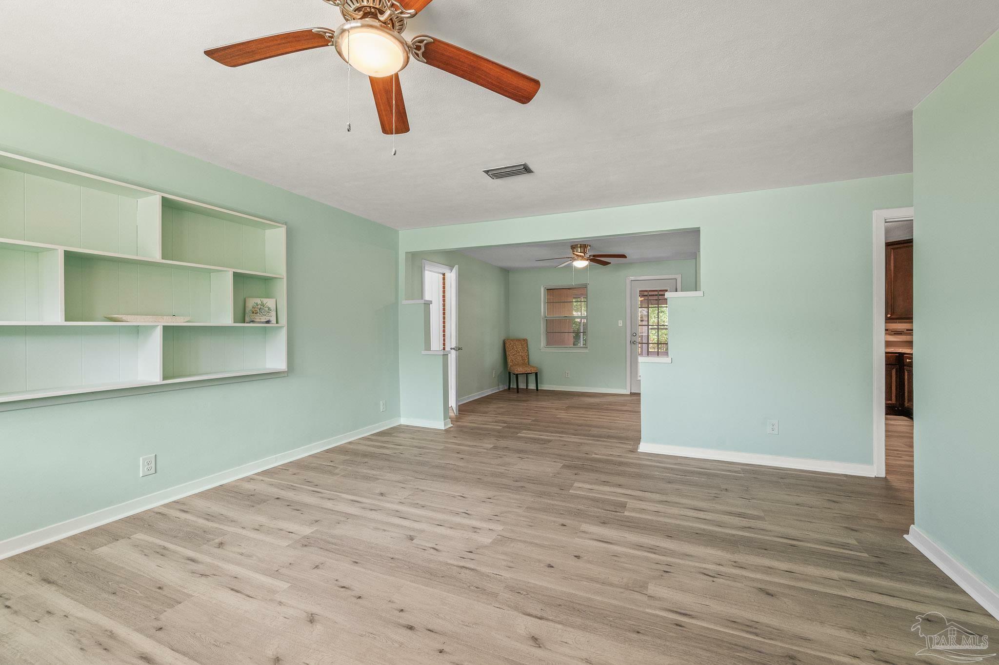 Property Photo: 182 Seminole Trl FL 32506