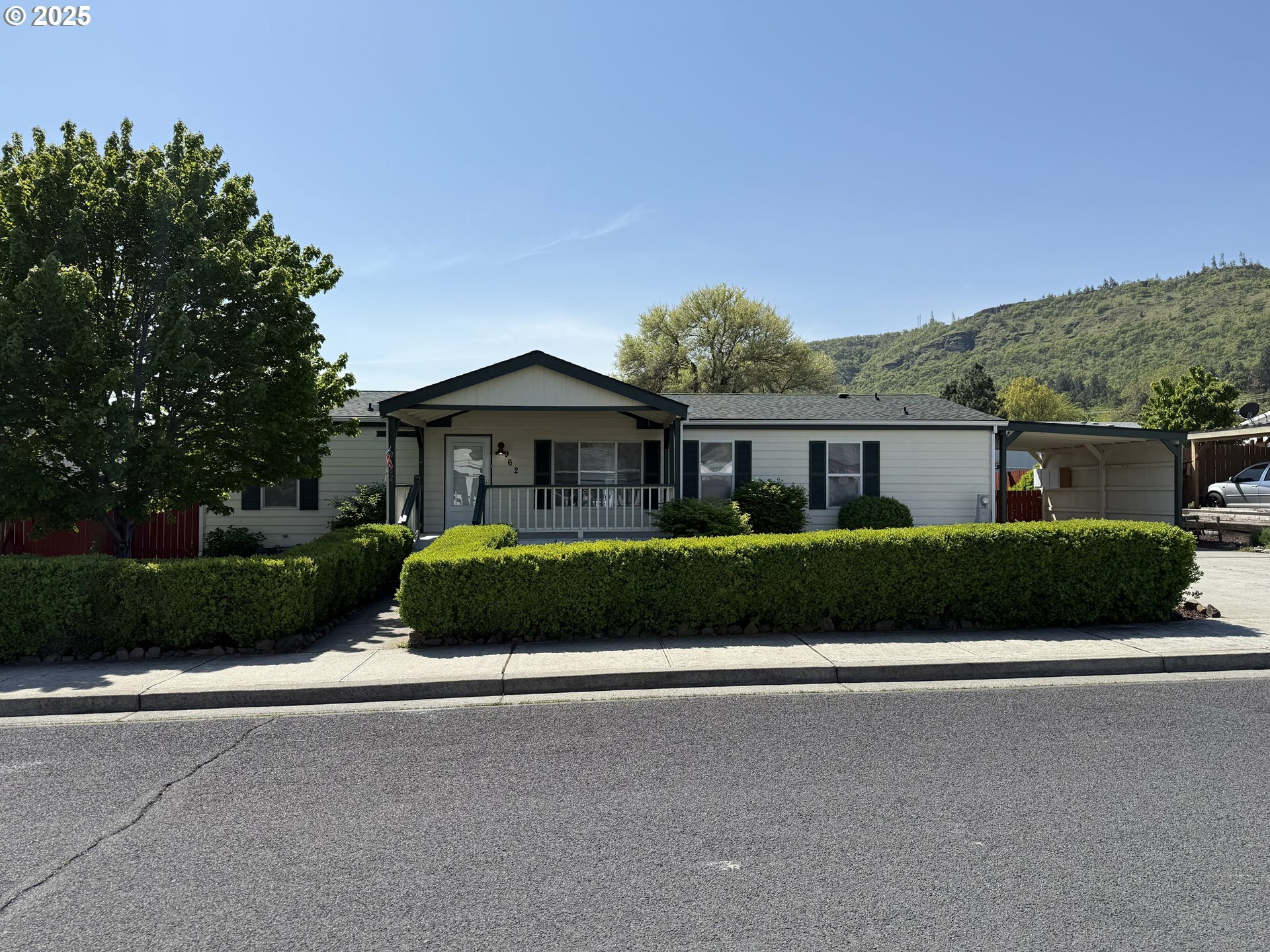 962 Floral St  The Dalles OR 97058 photo