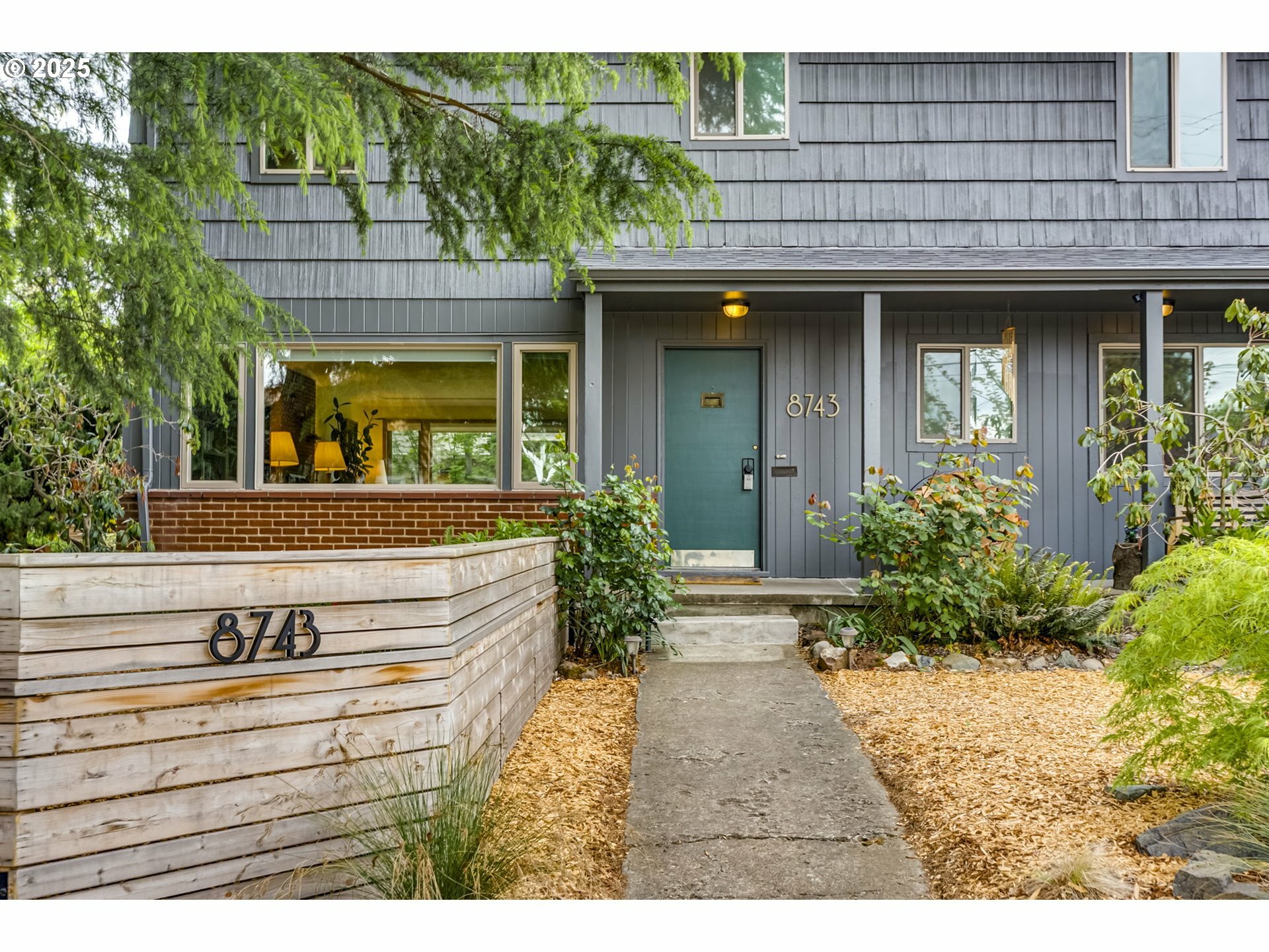 Property Photo:  8743 E Burnside St  OR 97216 