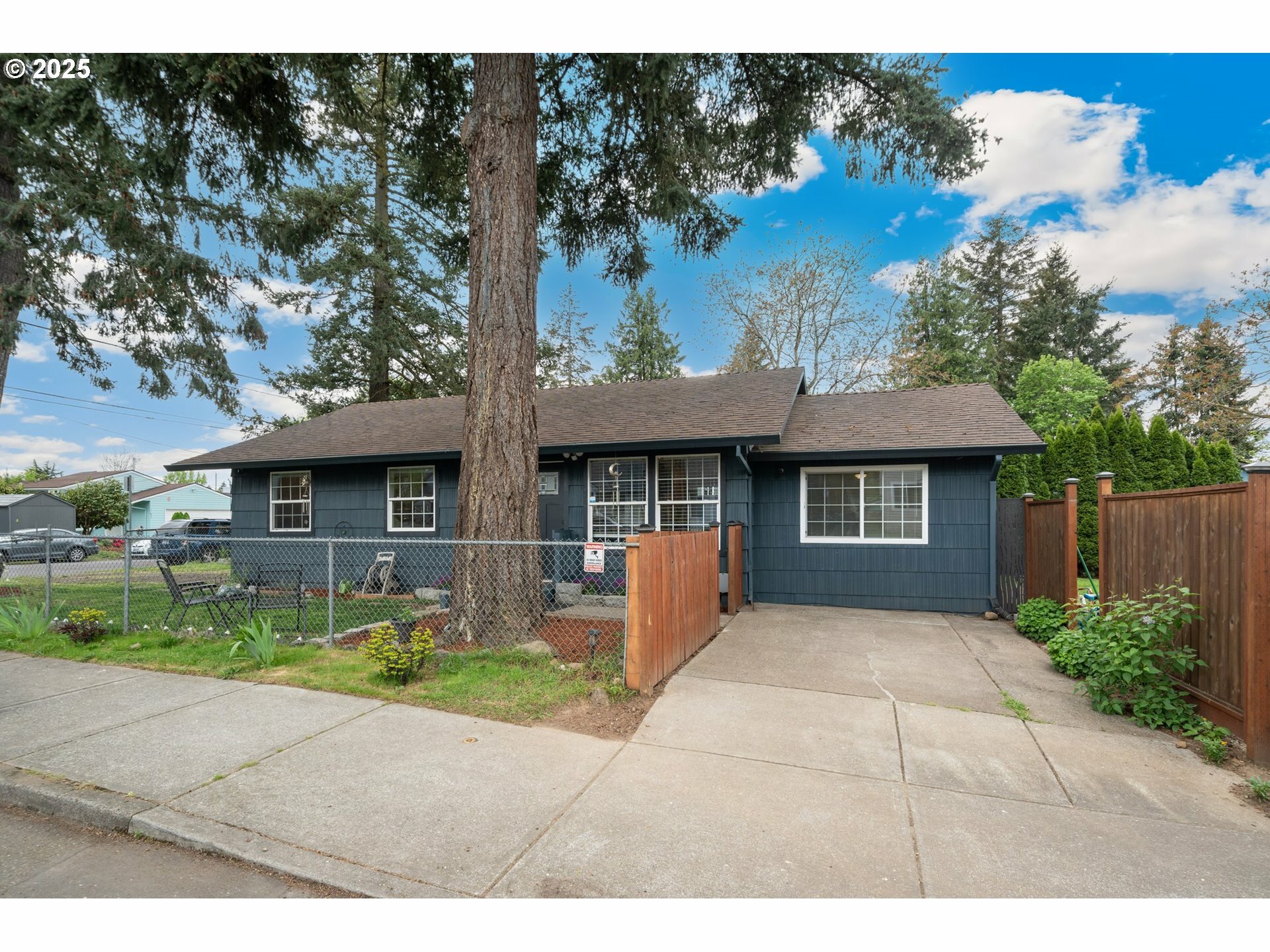 Property Photo: 29 SE 119th Ave OR 97216