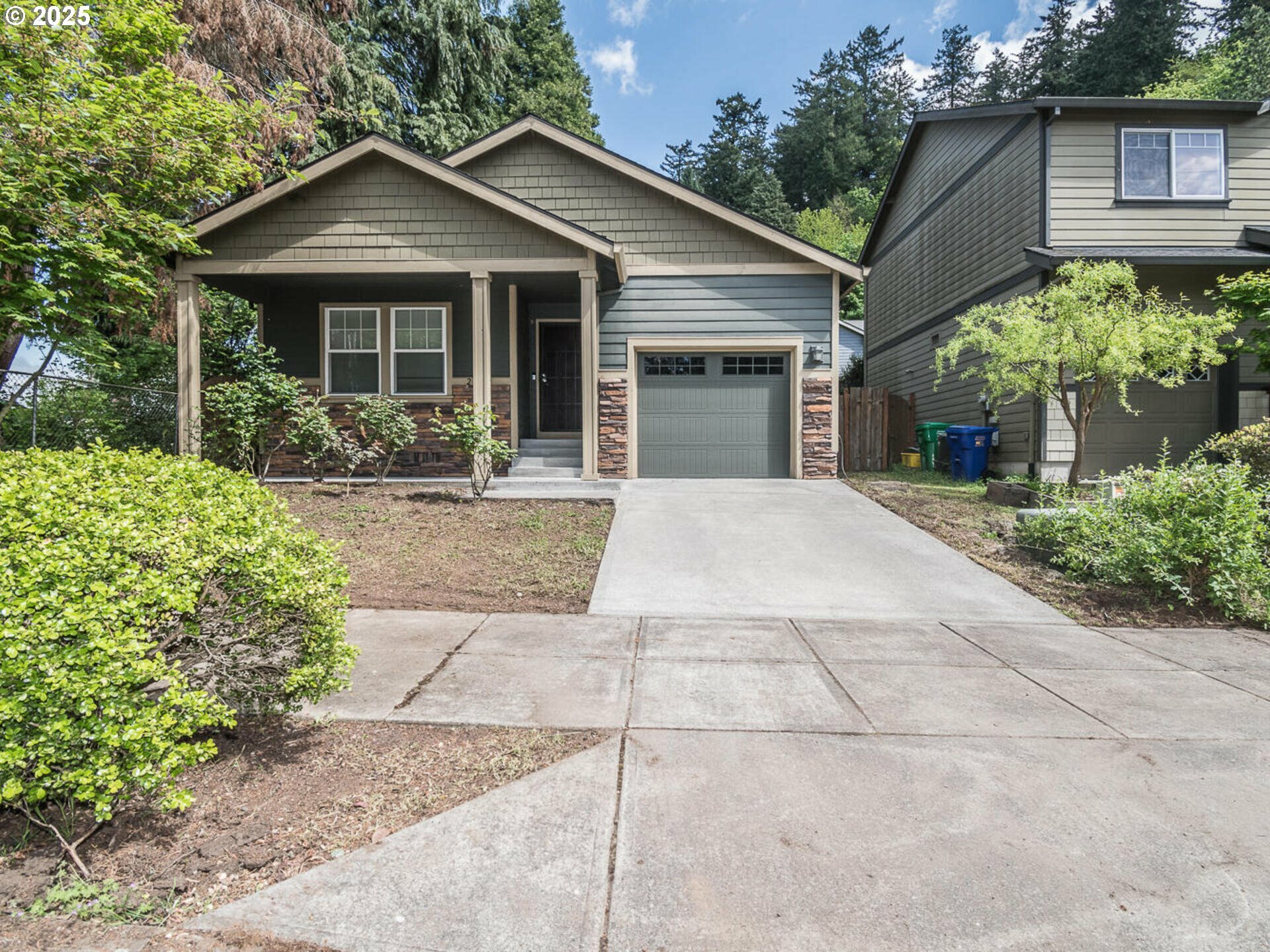 Property Photo: 2802 SE 103rd Ave OR 97266