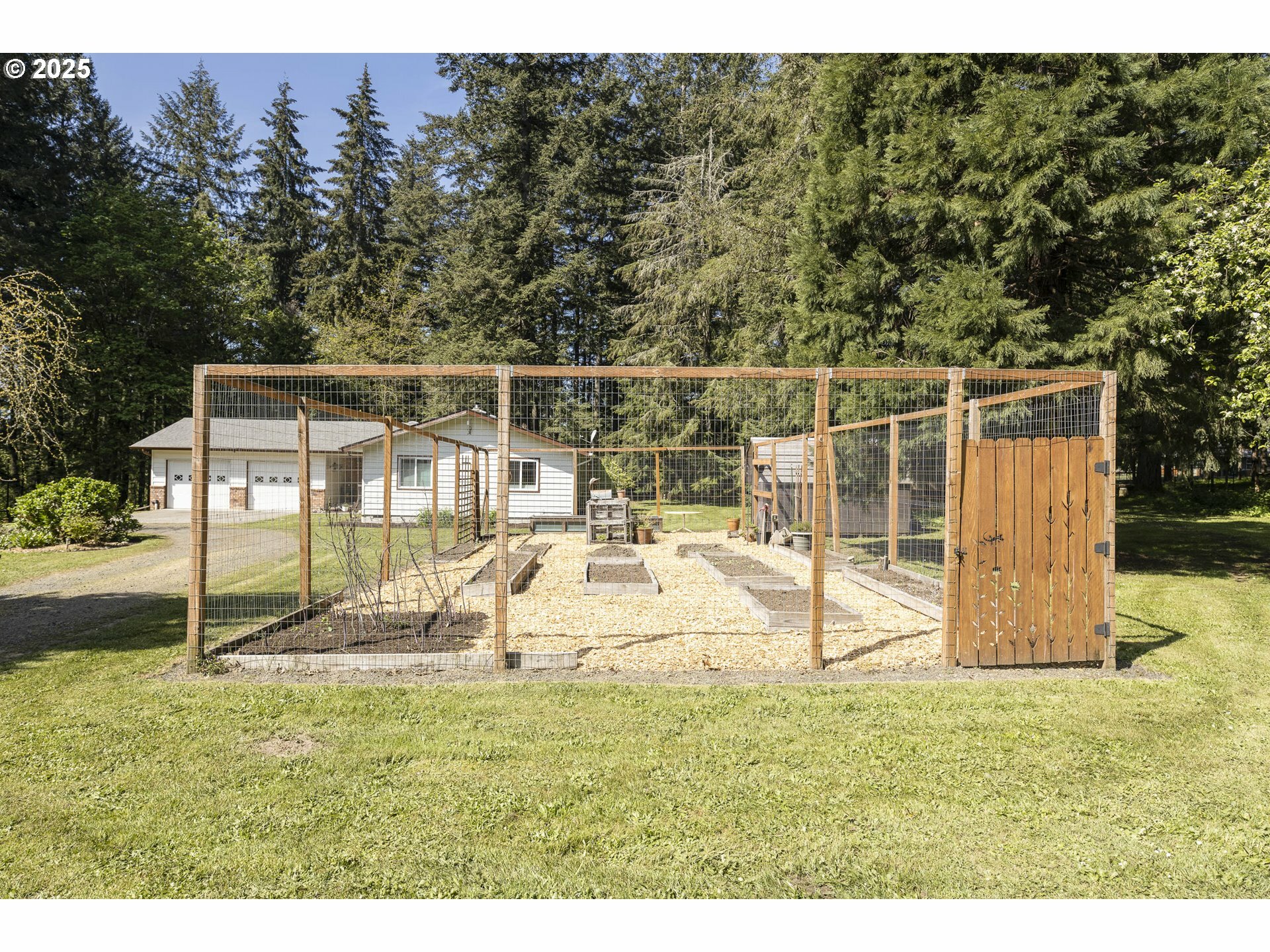 Property Photo: 34215 E Lacomb Rd OR 97355